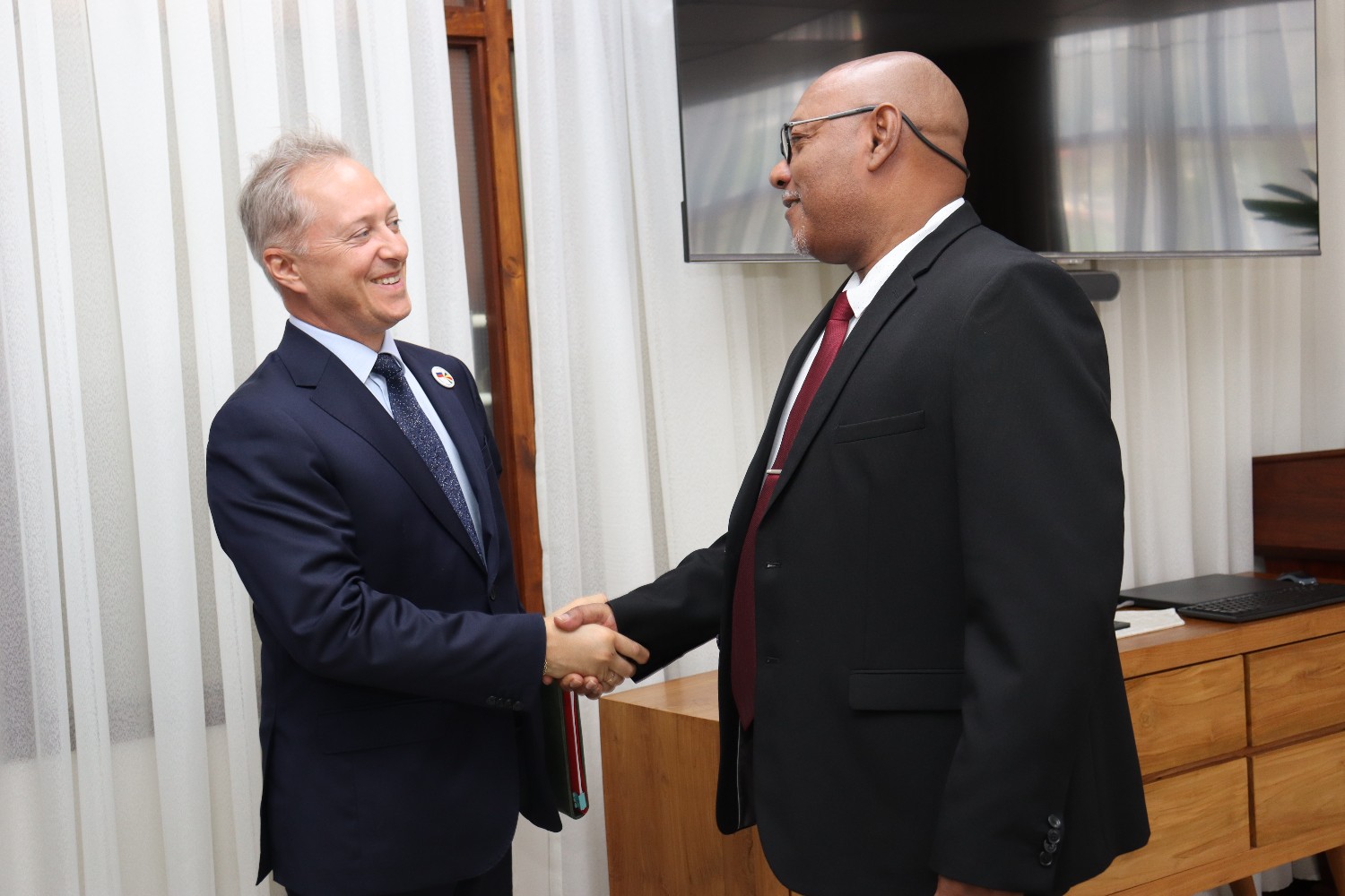 Minister Camille Receives Courtesy Call from New Russian Ambassador
