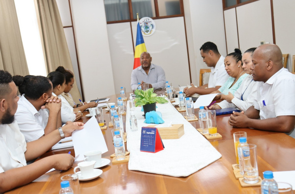 Minister Meets with Senior Immigration Officers at Seychelles International Airport