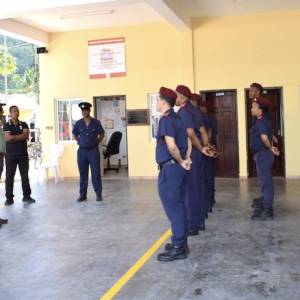 praslinladiguevisit2_original